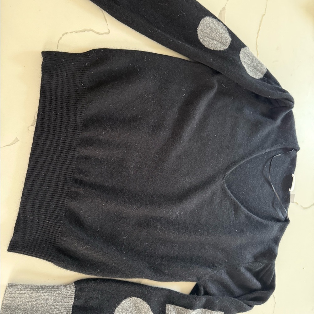 Men's Black and Gray Sweater